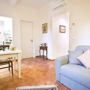 Ellen's Cozy Apartment
